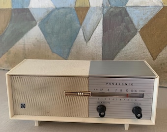 Vintage Panasonic Hideaway Radio, Nightstand Dreamer, Model R-8 in Working Condition