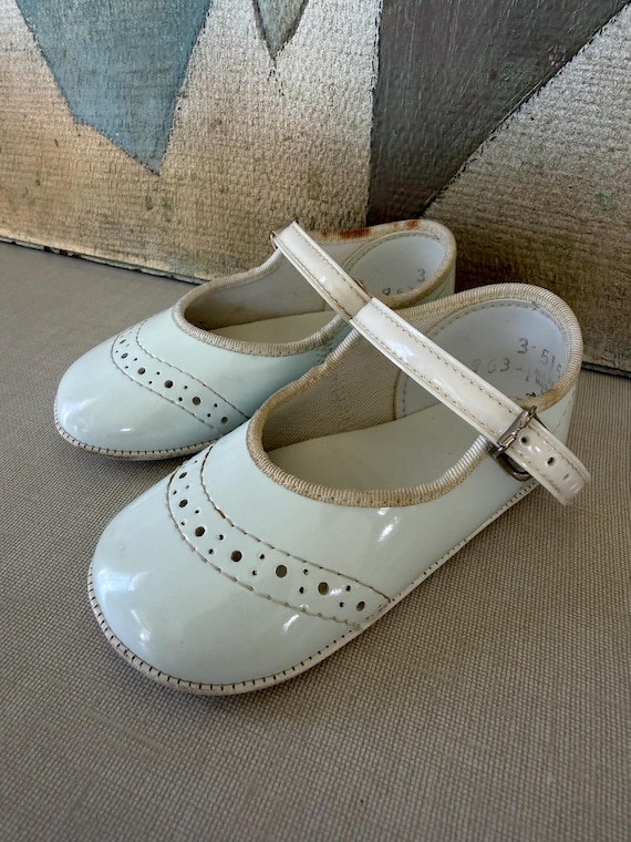 Vintage Baby Shoes, Mary Janes, Crib Shoes, Nursery Room Decor