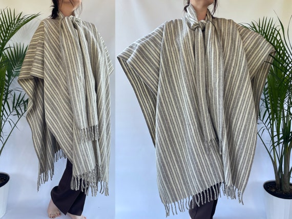1970s Striped Grey & White Wool Button Front Ponc… - image 2