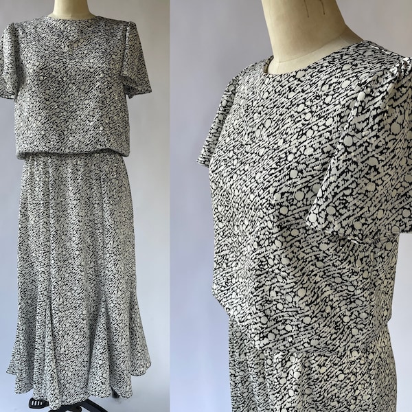 Abstract Print Black & White Fit and Flare Dress by 'Starlo' Made in USA Size Medium, Large / Vintage, 1980s, Business, Trumpet Skirt, Retro