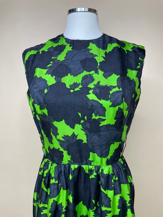 1950s-1960s Lime Green & Black Floral Pure Silk S… - image 5