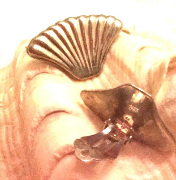 Sterling  silver statement clam shell clip on ear… - image 3