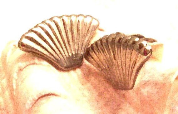 Sterling  silver statement clam shell clip on ear… - image 1