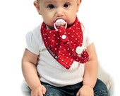 Baby bandana bib and pacifier clip combo - Hearts  - Red and white - Baby shower gift idea - Drool bib - Dribble bib -  Handmade in Canada