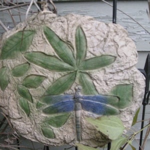 Dragonfly w/Leaves Stepping Stone