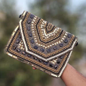 Bolso con cuentas de plata, bolso boho con cuentas de plata negra, embrague con cuentas azules, bolso boho con honda, bolso adornado