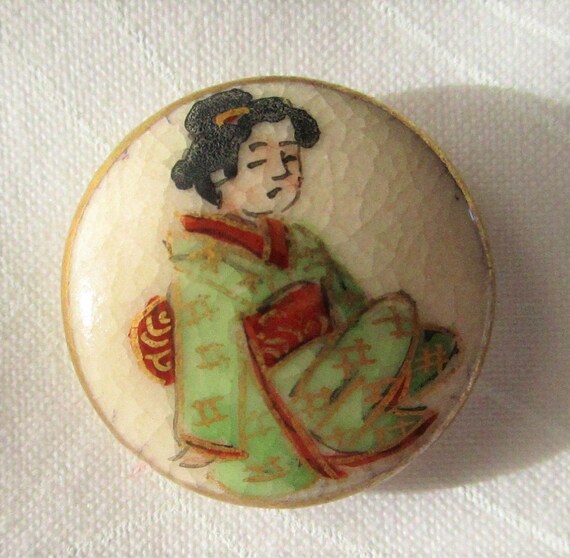 Vintage Satsuma 1 Button with Geishas