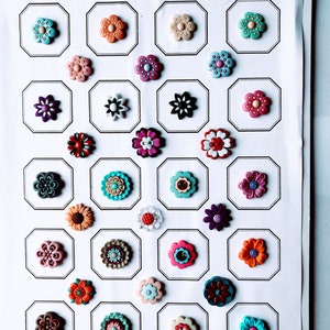 0932 - Full tray of 32 polymer realistic flower buttons, clean and much brighter than the pictures. Sizes all close to 3/4&quot; each