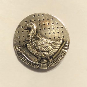 0886 - Battersea Silver Plated Fine Pewter Christmas Goose Button - Verbal 2014 Button - 1-3/16&quot; - Facial Shank