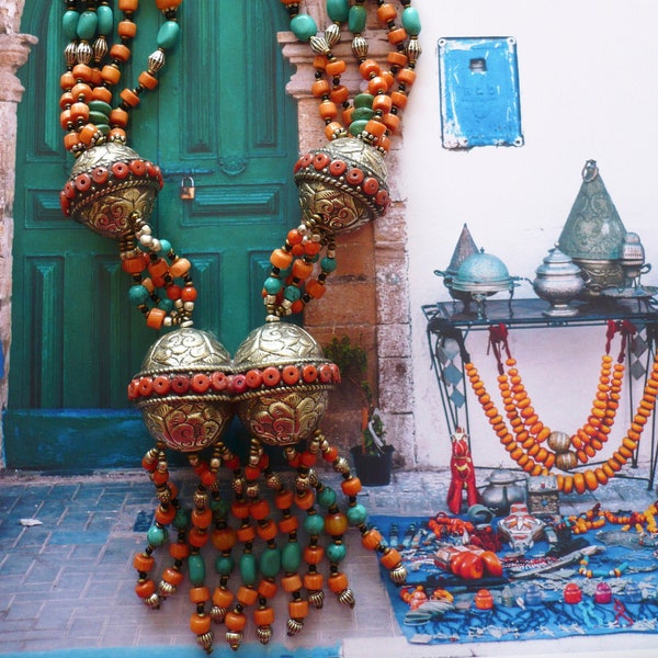 Ancien collier Tibetain en turquoise et Corail, Perles argentées en métal repoussé, collier Himalaya, Style nomade, Bouddhisme, Tibet, Népal