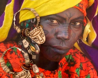 Créoles tribales Africaines, Anneaux nomades primitifs, hoops afro, perles corne sculptées, ethnique, Afrique, fait-main, Fujigirls