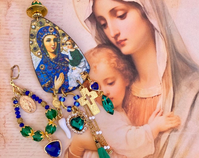 Boucles d'oreilles asymétriques religieuses la vierge Marie et l'enfant, médailles miraculeuses, bijoux de foi, catholique, milagros, croix