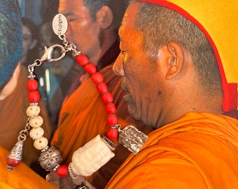 Bracelet ethniques bouddhisme, tête de bouddha, perles os sculptée, bijoux nomades, Tibetain, Népal, Fujigirls