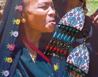Boucles d'oreilles ethniques d'inspiration orientale, pendentif artisanal en cuivre, style bohème gipsy, franges de perles, zellige,