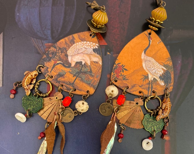 Boucles d'oreilles grues Japonaises de style vintage, Pendentif artisanal asiatique, look rustique, perles de culture, cuir, os