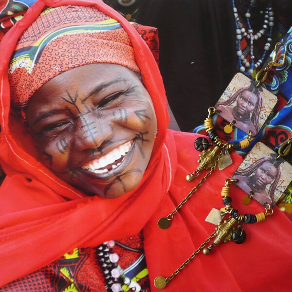 Boucles d'oreilles tribales Africaine, Bijoux afro bohème, portrait d'Afrique, style nomade, Perles corne, Cauris, Fujigirls