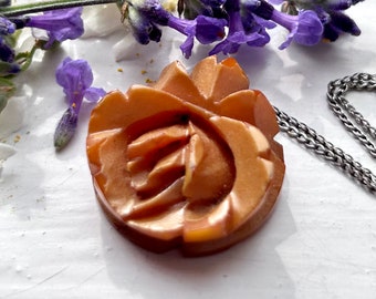 Vintage Art Deco Period Carved Bakelite Rose Pendant  display picture 3