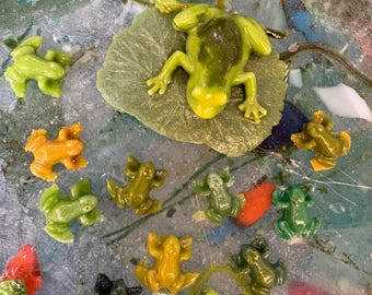 10 little glass Frogs! A platoon!