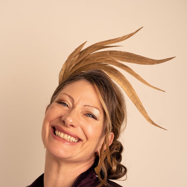 bridal headpiece with feathers