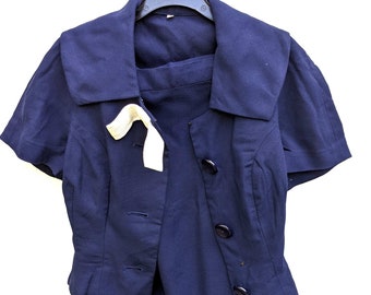 Traje azul marino de lino 'Moygashel', de manga corta y estilo vintage, raro, con lazo de picot blanco, alrededor de los años 50, talla pequeña