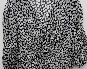 Blusa vintage de Tara Jarmon, 100 % seda, negra, lunares blancos, mangas fruncidas, lazo delantero, años 90-2000