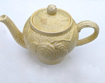 Attractive vintage Wade Yellow teapot with Bramble design, circa 1940's-50's