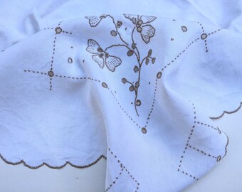 Mantel de lino vintage, bordado beige Broderie Anglaise, bordes festoneados