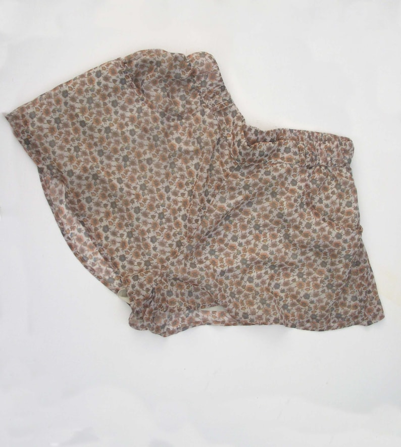 Pretty vintage floral flimsy shorts in Super special In stock price polyester crepe-like fine