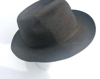 Sombrero fedora vintage de fieltro marrón de Herbert Johnson, tamaño 56 cm, circa 1970.