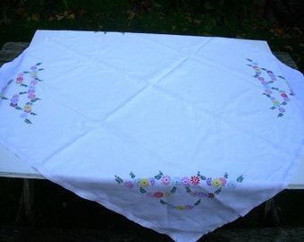 Mantel de lino vintage con bordado floral, años 50 (109 x 101 cm)