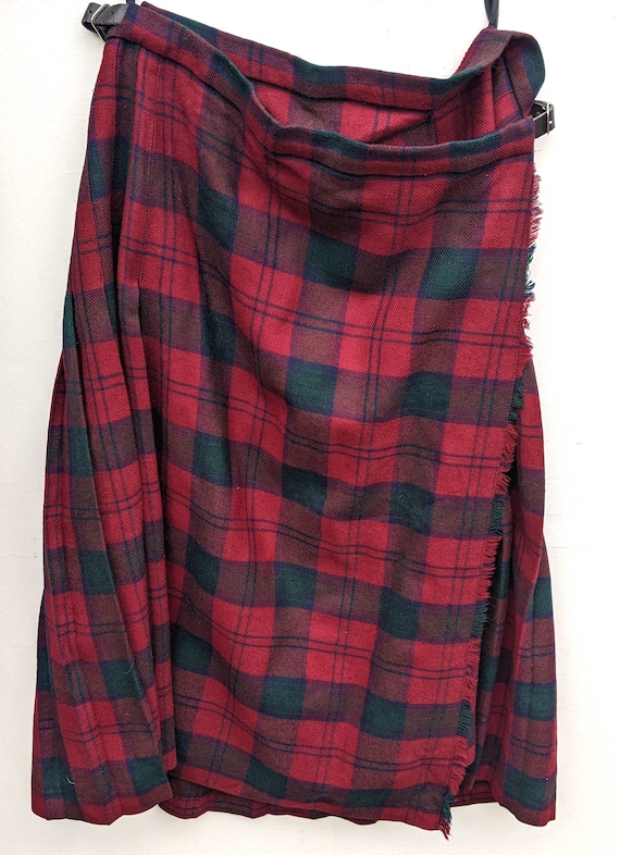 Lovely vintage maroon and dark green kilt made in 