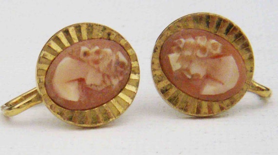 Vintage cameo earrings, lovely vintage cameo on g… - image 1