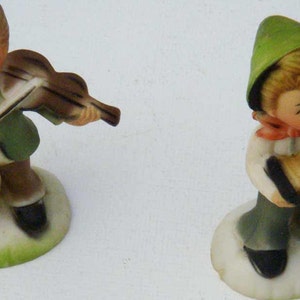 Vintage, miniatyr bondmusikanter i plast, cirka 1950-60-tal. Udda