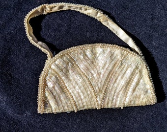 Bolso de noche/boda pequeño vintage, con lentejuelas y cuentas, etiqueta 'Miss Universe', circa 1950