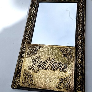Lindo espelho antigo de parede e porta-cartas revestido em latão da Arts and Crafts, por volta de 1900, preço ainda mais reduzido!