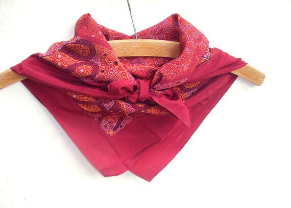 Beautiful vintage maroon silk scarf with fascinat… - image 4