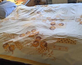 Colcha de calicó estilo Art Déco serigrafiada vintage, tamaño individual, en naranja y marrón sobre beige claro, circa 1950