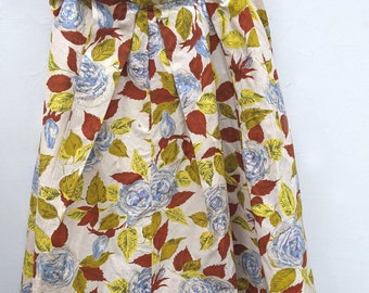 Mooie vintage katoenen rok met rozenprint en plooien, handgemaakt rond de jaren 50-60