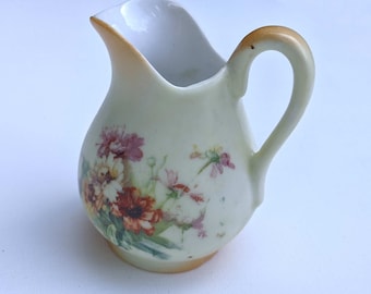 Jarra de porcelana antigua para crema, pintada a mano con motivos florales, época victoriana