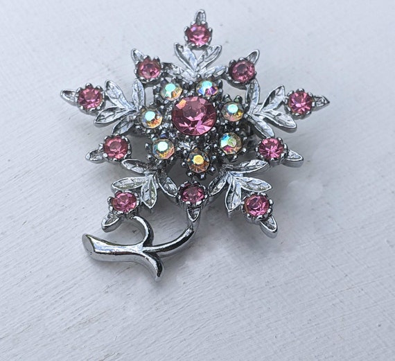 Stunning vintage sparkly brooch with pink and irr… - image 1