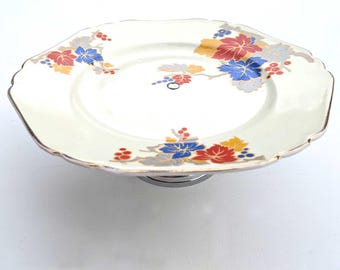 Soporte para tartas vintage con un atractivo motivo de vid de colores brillantes y base cromada, alrededor de 1930, ideal para tartas.