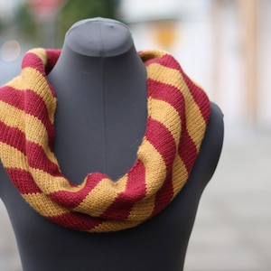 Gryffindor Striped Infinity Scarf knitting pattern