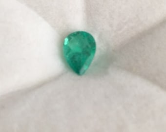 SALE Natural Emerald Faceted Pear Shape Cut 1.11 Cts.,  9.0 mm X 6.5 mm X 4.00 mm Beautiful Green Color and Fine Quality