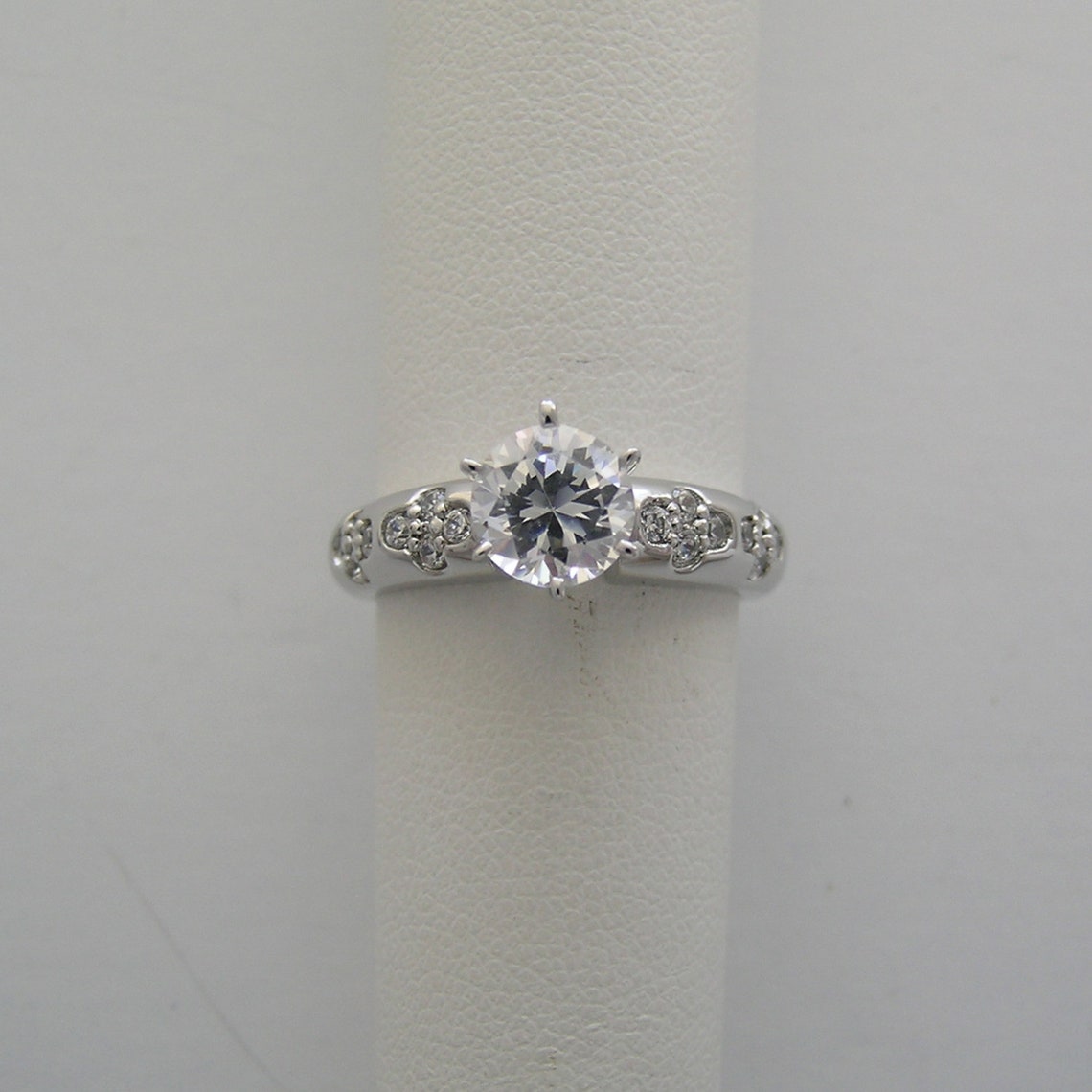 SALE Feminine Engagement Ring Set With Swarovski Crystal Etsy UK