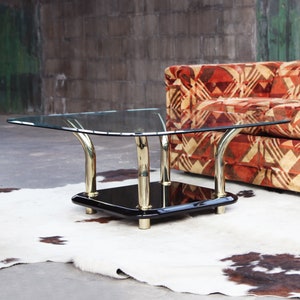 Stunning Karl Springer style Post Modern Miami Regency Hollywood Regency Mid Century glass Lucite Brass coffee cocktail table MCM Designer 画像 3