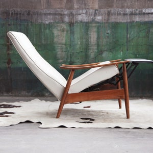 SOLDGORGEOUS Orig. Milo Baughman Recliner ONE left. Mid Century Danish Modern Lounge Chair by James Inc. Beautiful Oak Solid Wood image 2