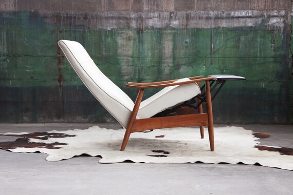 SOLDGORGEOUS Orig. Milo Baughman Recliner ONE Left. Mid Century