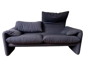 Vico Magistretti marineblauwe/zwarte 2-zits tweezitsbank Maralunga Cassina, Italië jaren 80