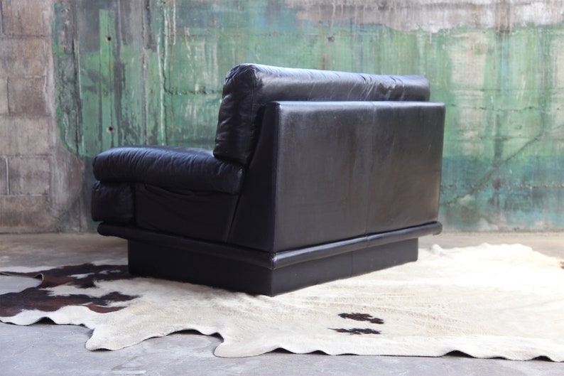 COOL POSTMODERN Italian Nicoletti Salotti RARE Plinth Base Black Leather Lounge Chair Mid Century Modern 70s 80s McM Modernist Miami McM image 7