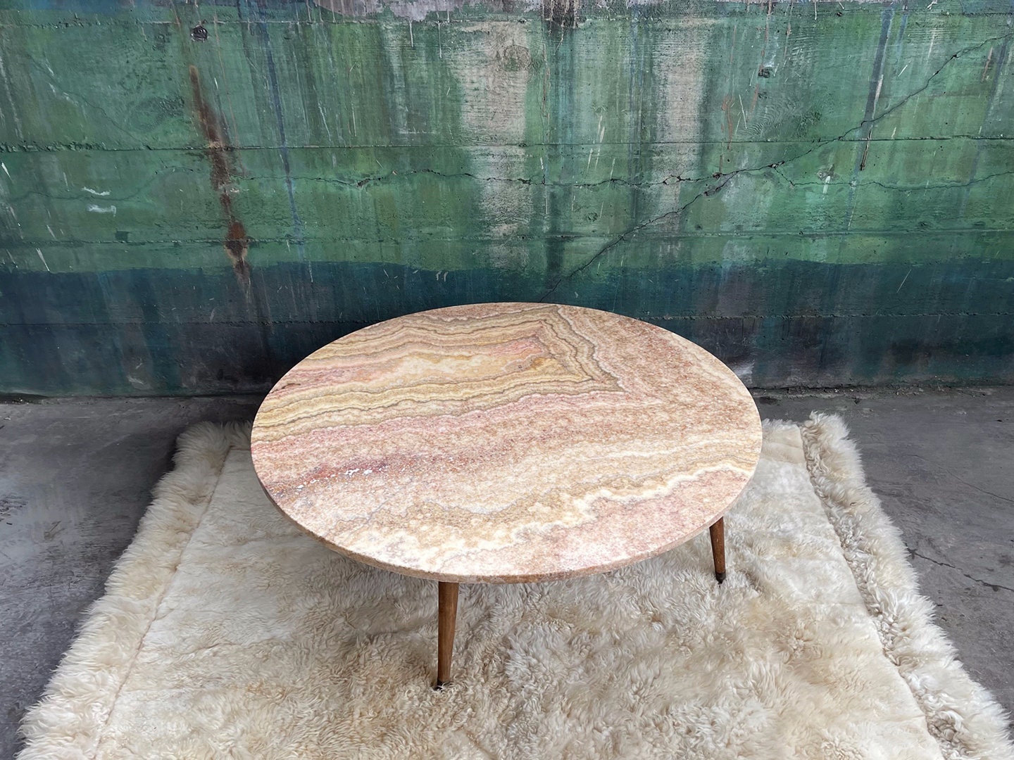 1960s Round Italian Rose Pink Marble Coffee Cocktail Table With